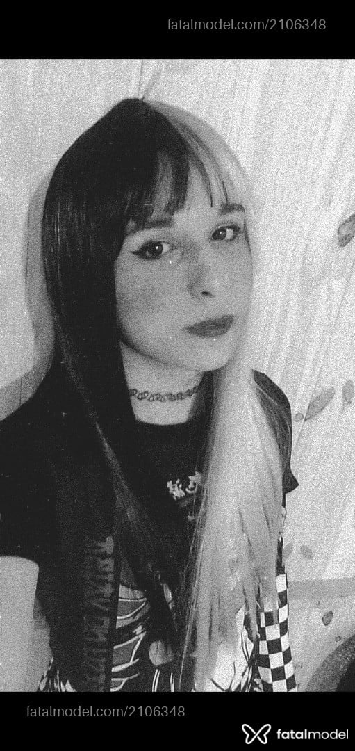 Acompanhante mulher trans com cabelo colorido de olhos castanhos em Porto Alegre - Mina