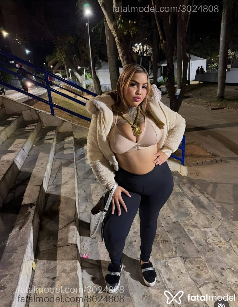 Acompanhante mulher loira (o) de olhos castanhos - Natalia Alves