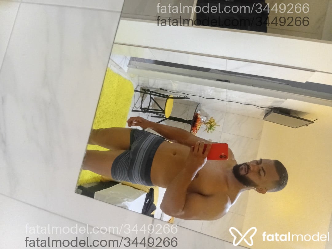 Acompanhante homem morena (o) de olhos pretos - Cristiano Acompanhante homem morena (o) de olhos pretos - Cristiano