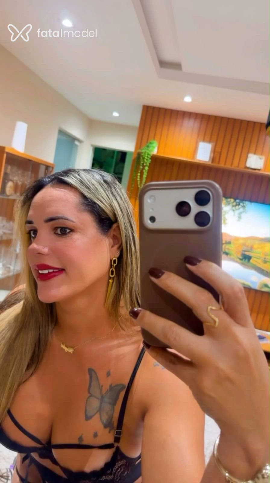 Acompanhante mulher trans loira (o) de olhos castanhos em Camaçari Acompanhante mulher trans loira (o) de olhos castanhos em Camaçari - VALENTINA