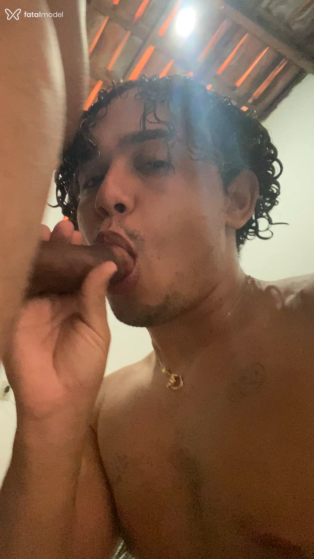 Acompanhante homem com cabelo castanho de olhos castanhos em Caucaia Acompanhante homem com cabelo castanho de olhos castanhos em Caucaia - Bernardo