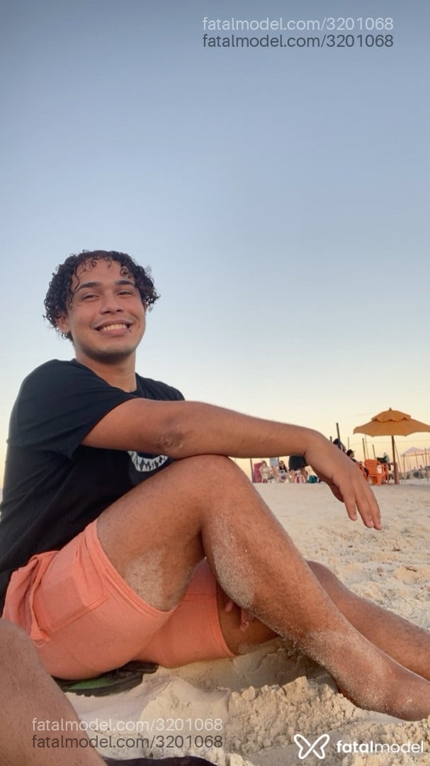 Acompanhante homem com cabelo castanho de olhos castanhos em Caucaia Acompanhante homem com cabelo castanho de olhos castanhos em Caucaia - Bernardo