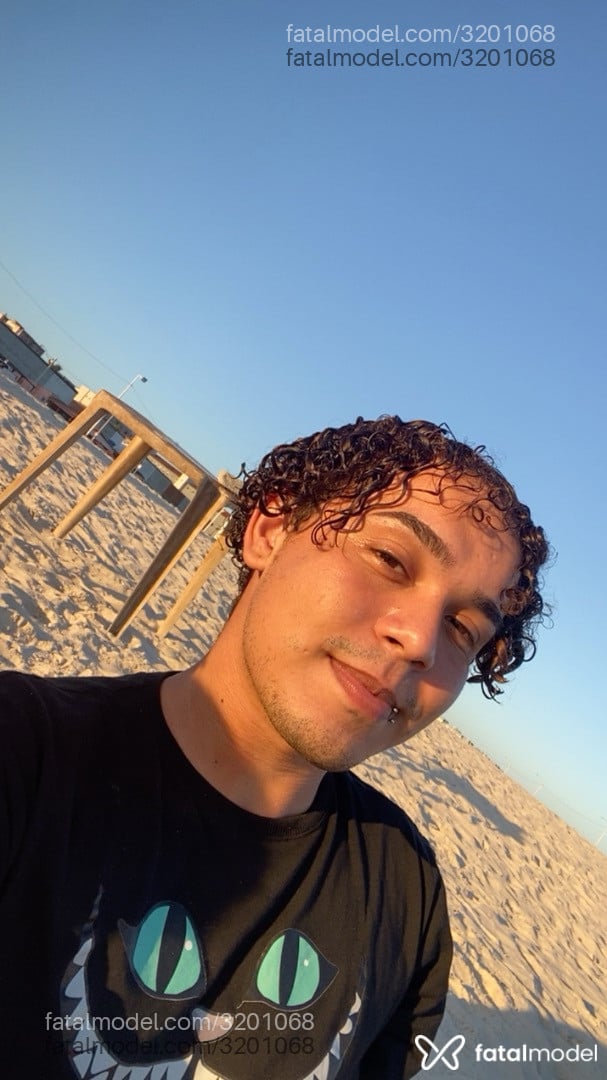 Acompanhante homem com cabelo castanho de olhos castanhos em Caucaia - Bernardo