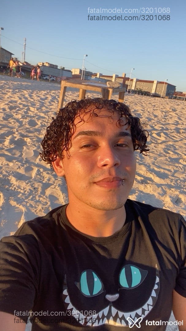 Acompanhante homem com cabelo castanho de olhos castanhos em Caucaia Acompanhante homem com cabelo castanho de olhos castanhos em Caucaia - Bernardo