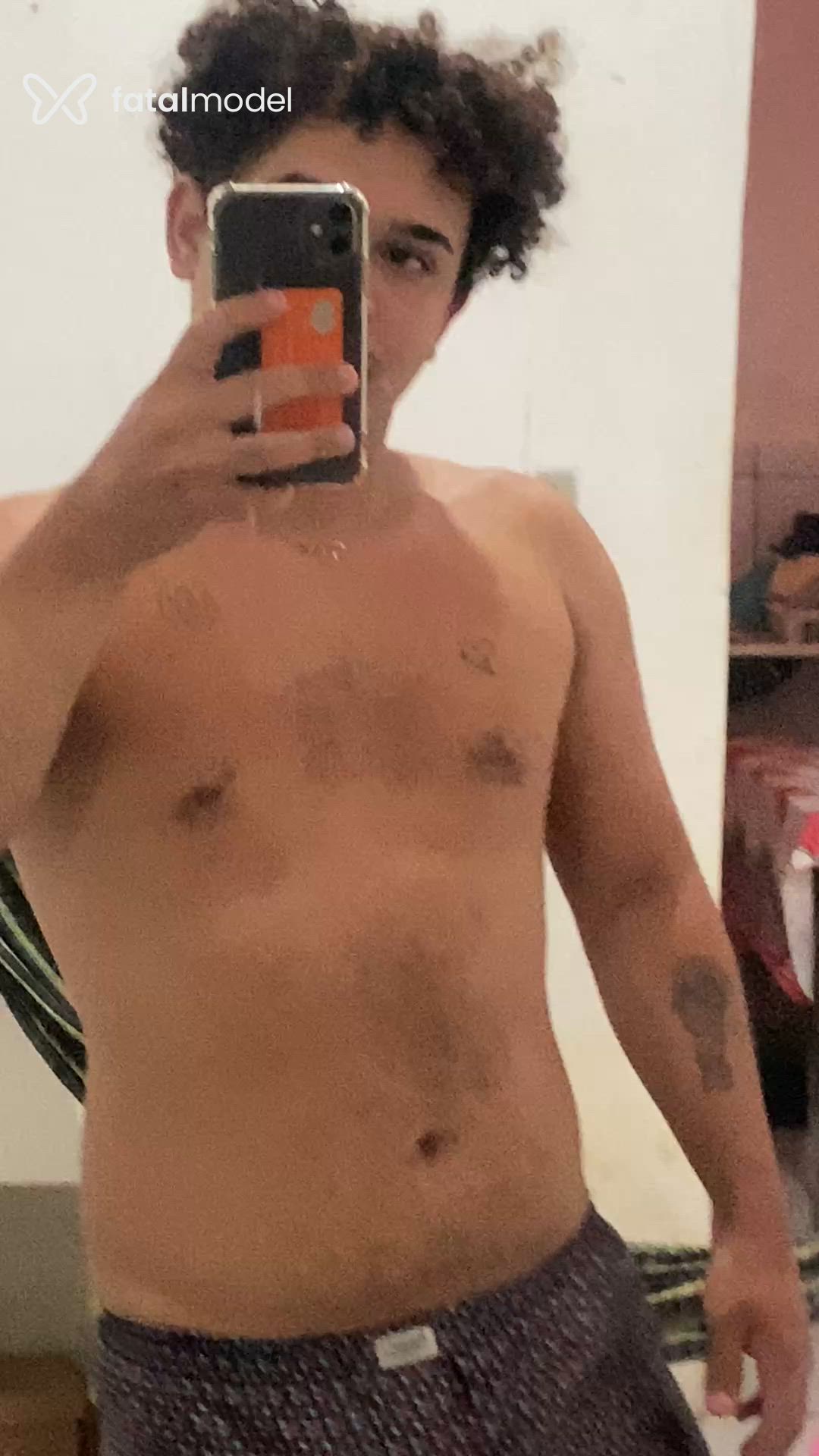 Acompanhante homem com cabelo castanho de olhos castanhos em Caucaia Acompanhante homem com cabelo castanho de olhos castanhos em Caucaia - Bernardo