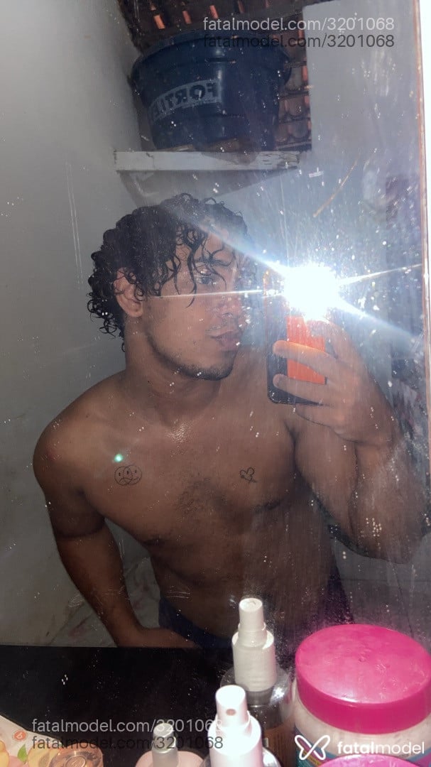 Acompanhante homem com cabelo castanho de olhos castanhos em Caucaia - Bernardo