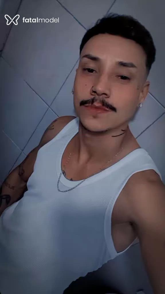 Acompanhante homem com cabelo castanho de olhos pretos em Torres Acompanhante homem com cabelo castanho de olhos pretos em Torres - Oliver