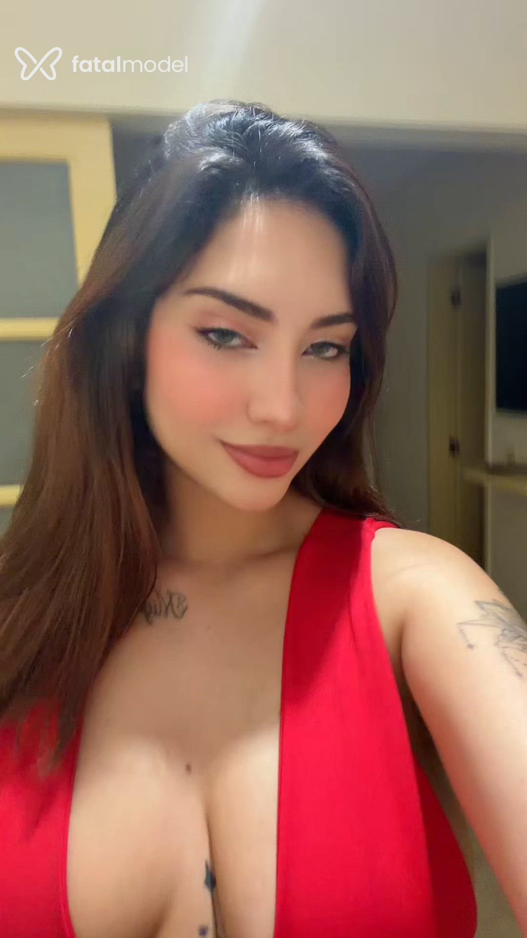 Acompanhante mulher com cabelo castanho de olhos mel - Isis Maldoni Acompanhante mulher com cabelo castanho de olhos mel - Isis Maldoni