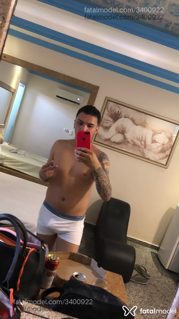 Acompanhante homem com cabelo castanho de olhos pretos - Bernardo Silva Acompanhante homem com cabelo castanho de olhos pretos - Bernardo Silva