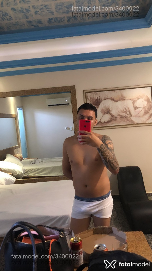 Acompanhante homem com cabelo castanho de olhos pretos - Bernardo Silva Acompanhante homem com cabelo castanho de olhos pretos - Bernardo Silva