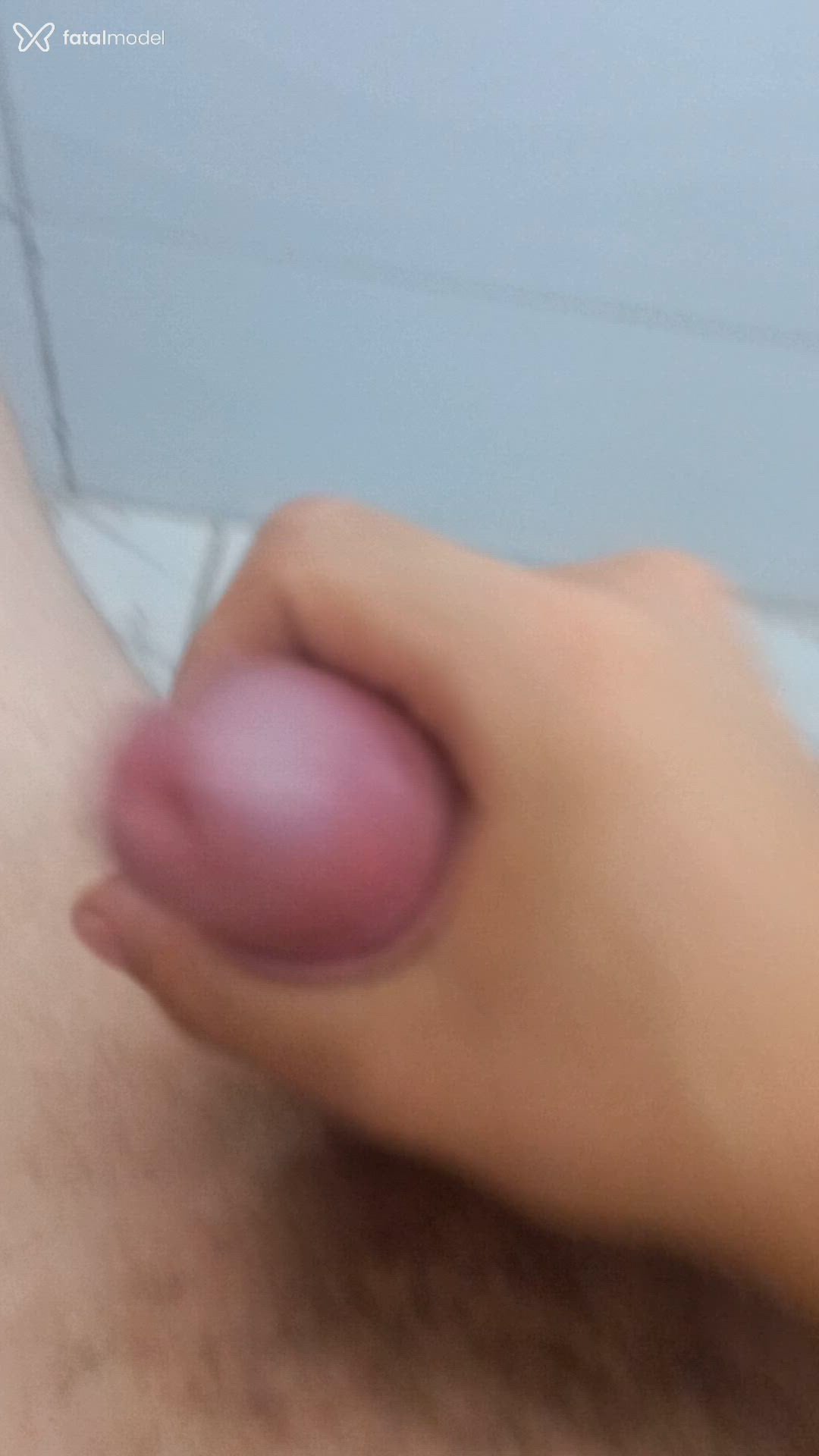 Acompanhante homem com cabelo castanho de olhos azuis - Ender Acompanhante homem com cabelo castanho de olhos azuis - Ender