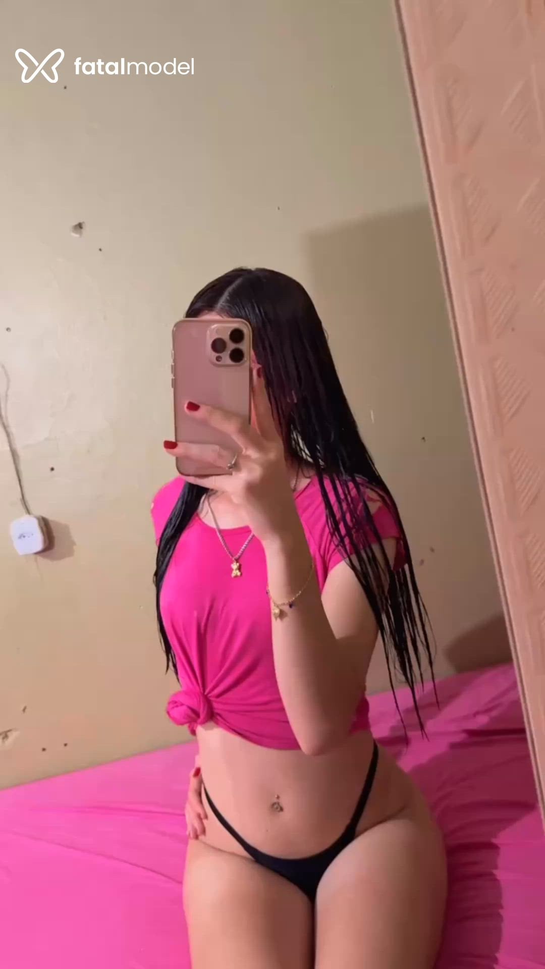 Acompanhante mulher trans com cabelo colorido de olhos castanhos em Londrina Acompanhante mulher trans com cabelo colorido de olhos castanhos em Londrina - Mirela