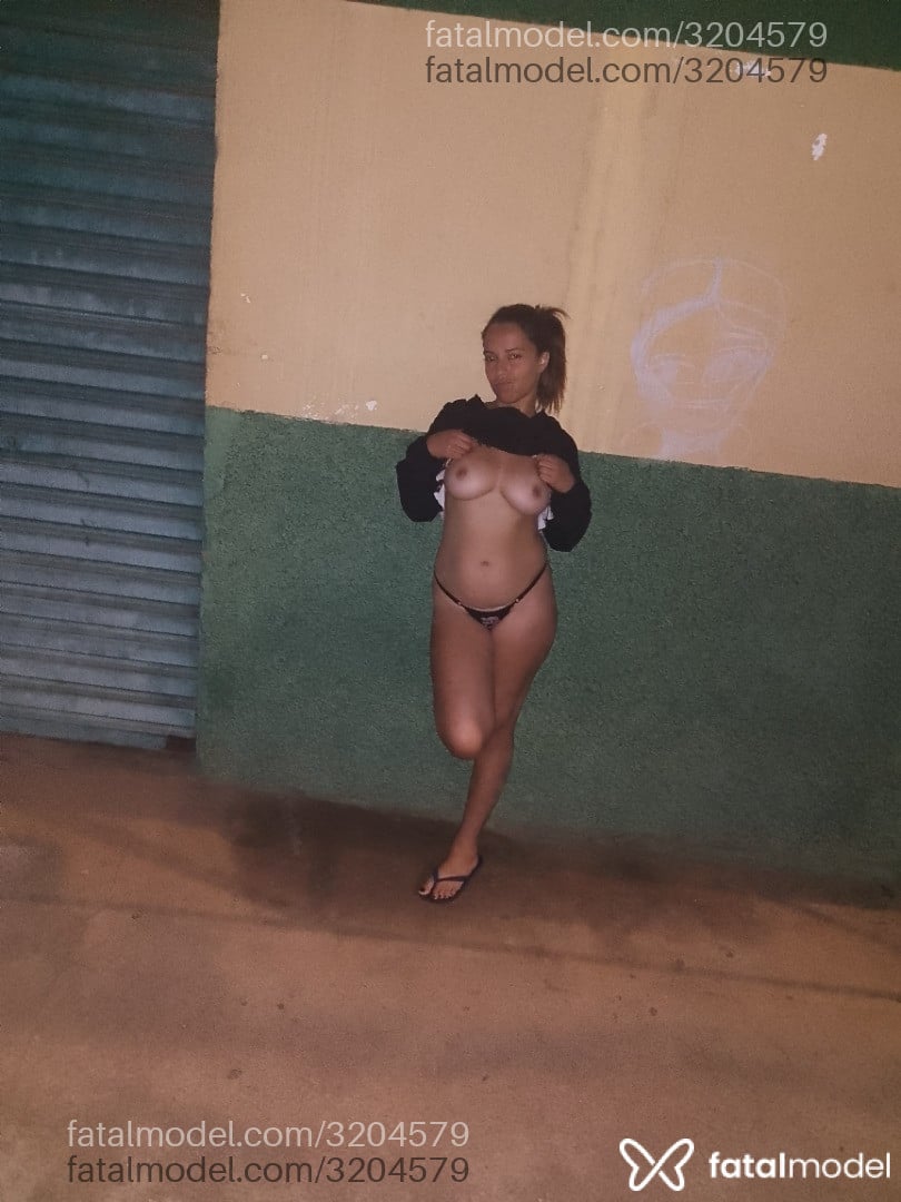 Acompanhante mulher com cabelo castanho de olhos pretos em Guaranésia - Isahesposa