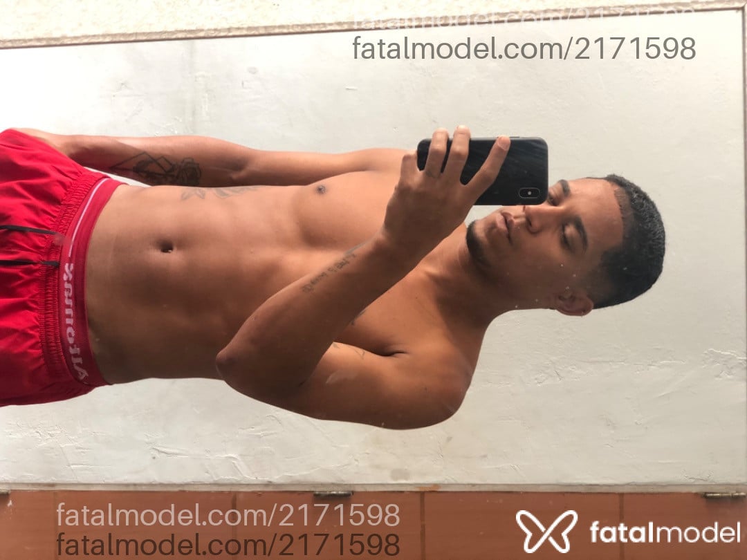Acompanhante homem morena (o) de olhos pretos em Caruaru - Vitor