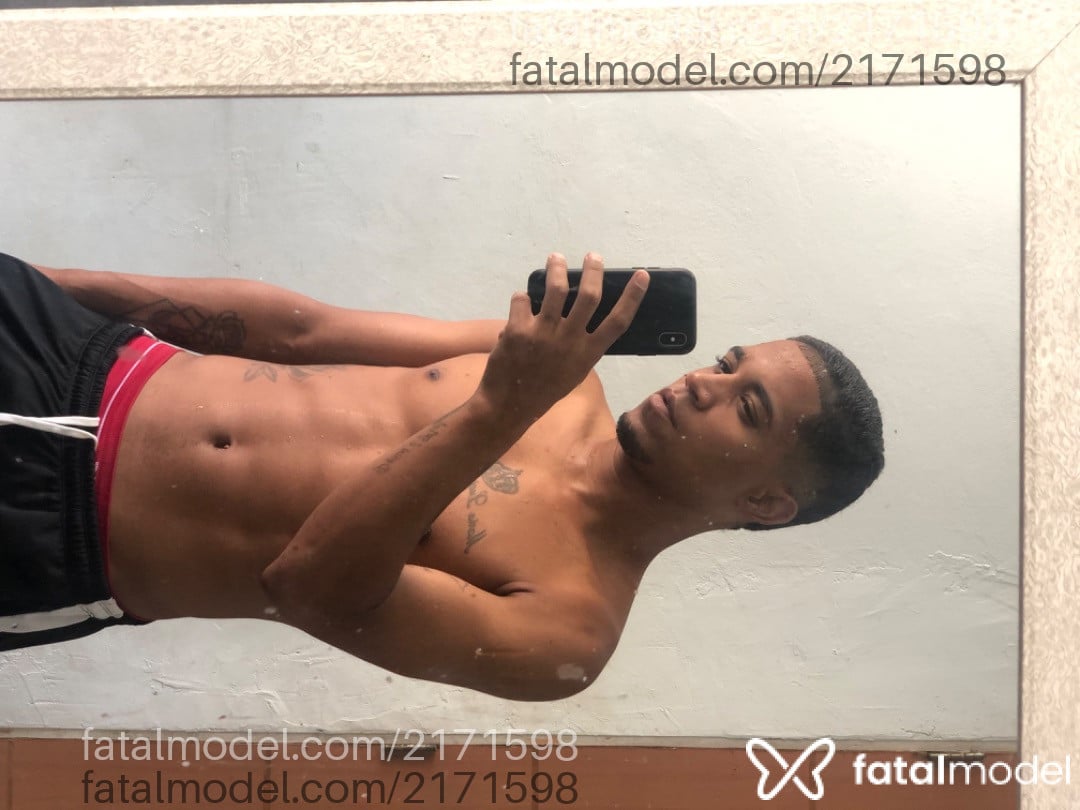 Acompanhante homem morena (o) de olhos pretos em Caruaru - Vitor