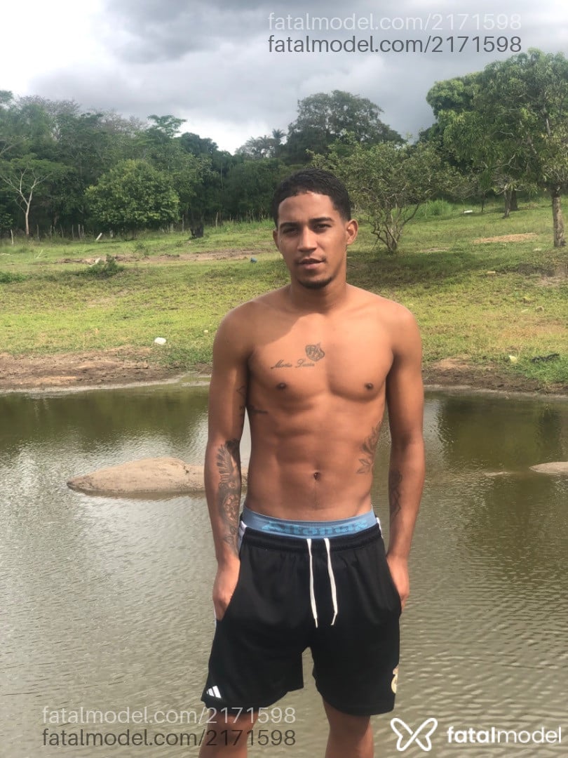 Acompanhante homem morena (o) de olhos pretos em Caruaru - Vitor