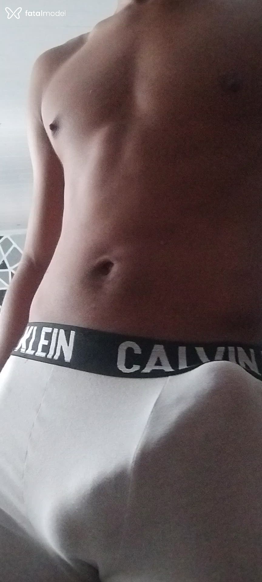 Acompanhante homem morena (o) de olhos castanhos - Menorzin