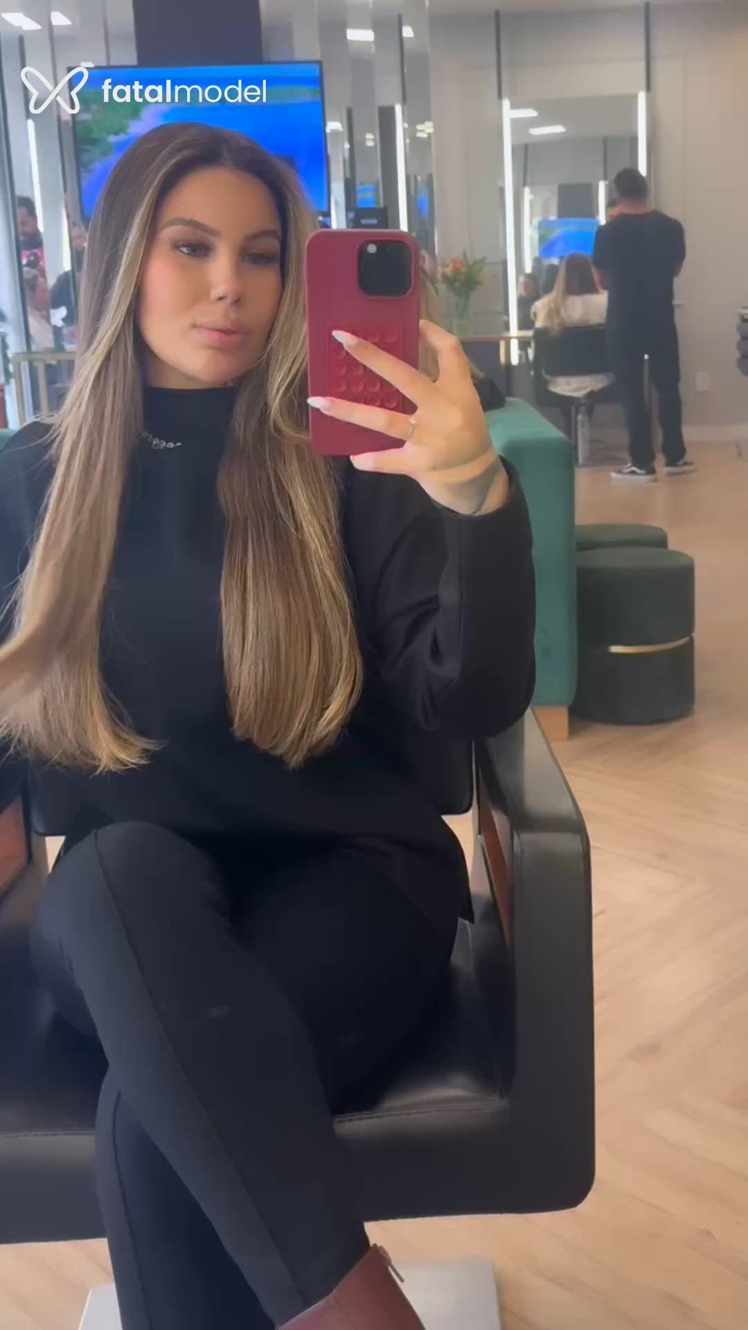 Acompanhante mulher com cabelo castanho de olhos verdes em Lages Acompanhante mulher com cabelo castanho de olhos verdes em Lages - Luna