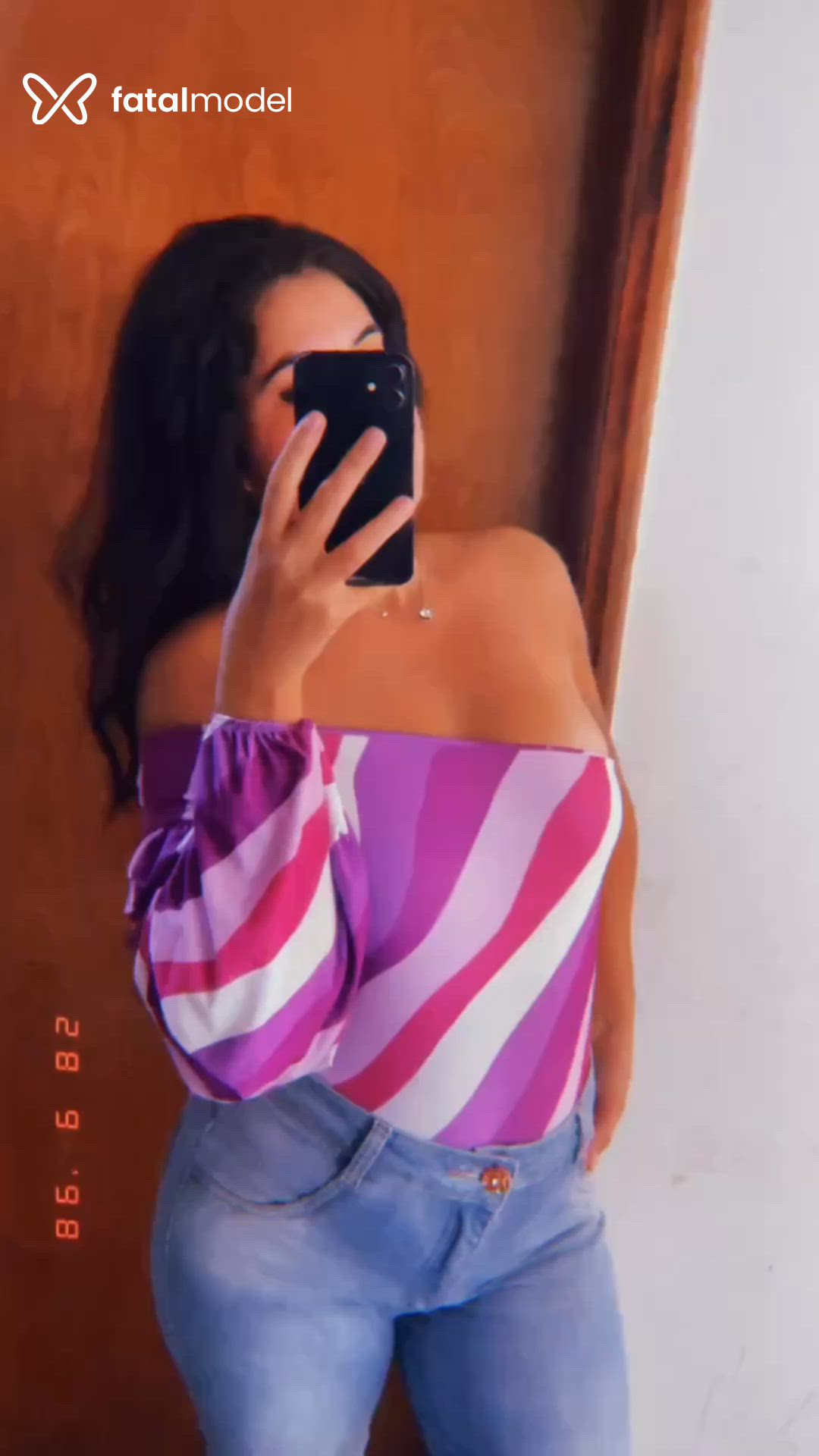 Acompanhante mulher com cabelo castanho de olhos mel - Camila Souza Acompanhante mulher com cabelo castanho de olhos mel - Camila Souza