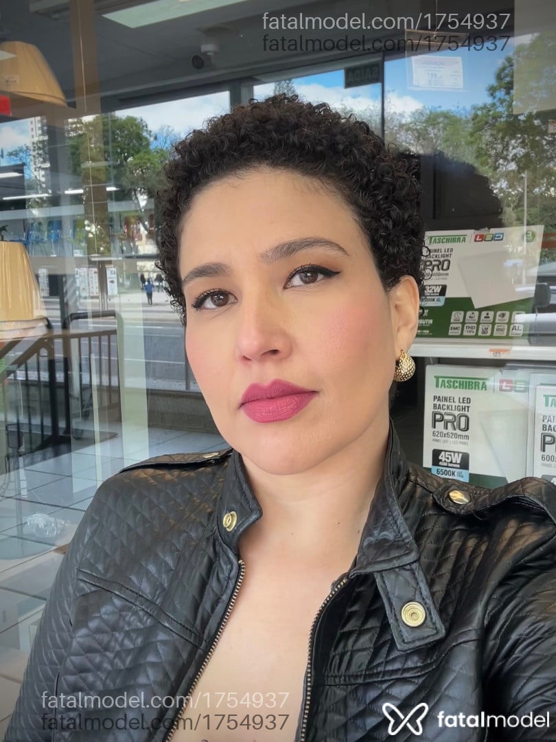 Acompanhante mulher com cabelo castanho de olhos castanhos em Rio de Janeiro - Luana