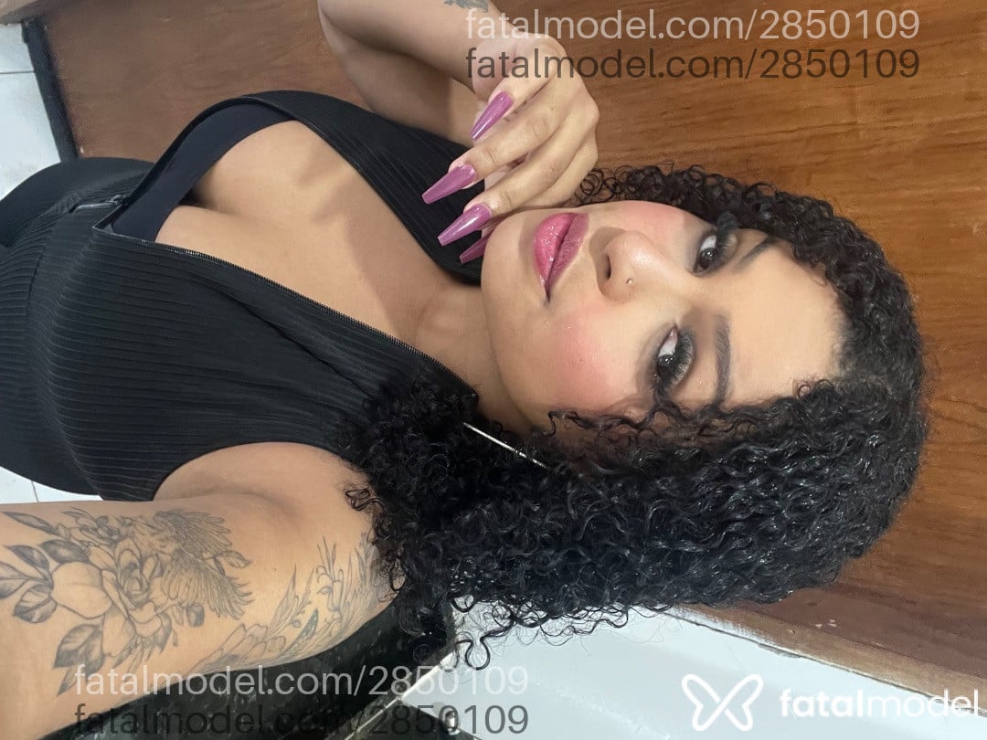 Acompanhante mulher morena (o) de olhos pretos em Coxim - Morena