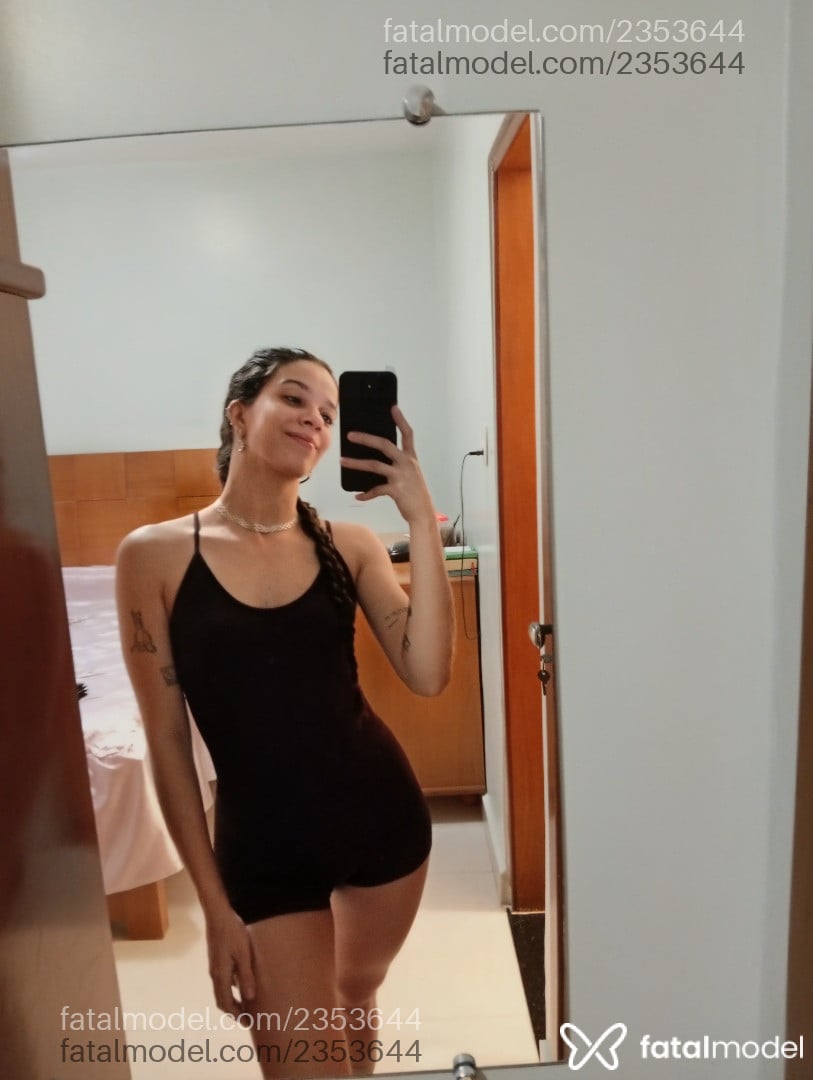 Acompanhante mulher com cabelo castanho de olhos castanhos - Angel Acompanhante mulher com cabelo castanho de olhos castanhos - Angel
