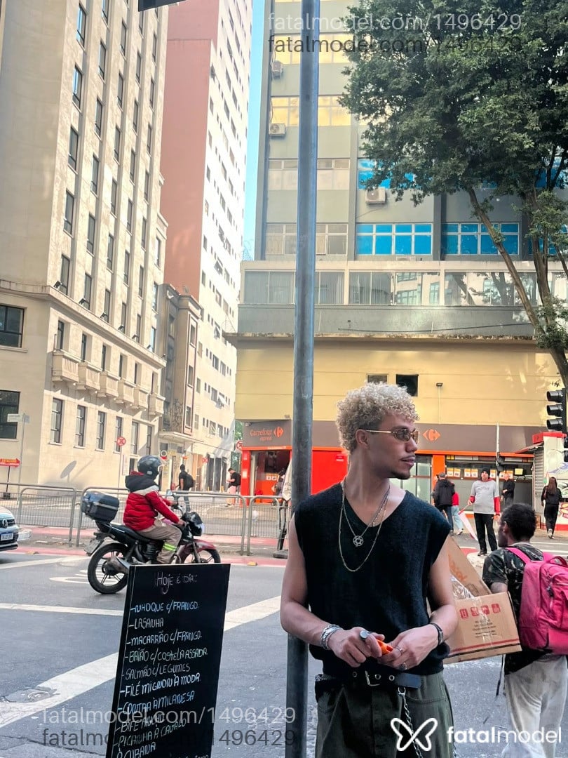 Acompanhante homem loira (o) de olhos mel em São Paulo - Apollo