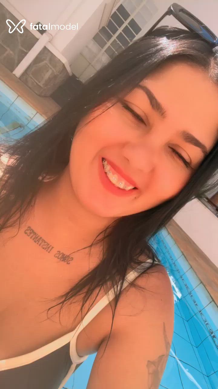 Acompanhante mulher morena (o) de olhos castanhos - Mirela
