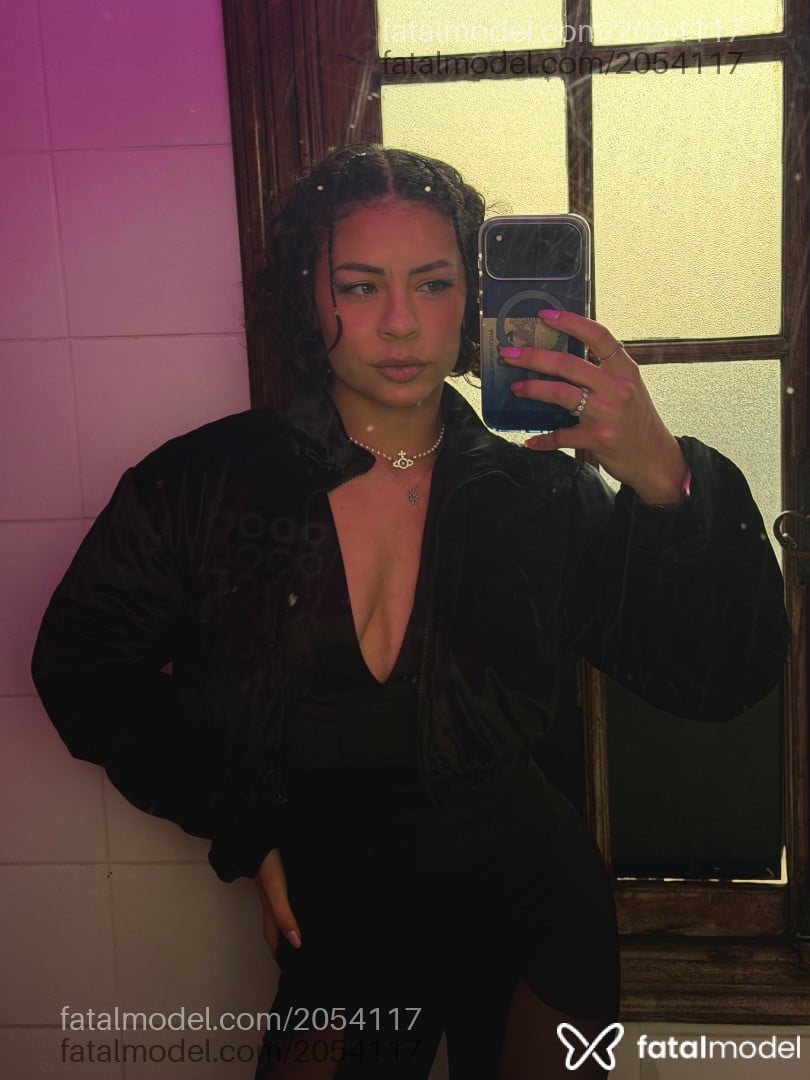 Acompanhante mulher com cabelo castanho de olhos verdes em Jundiaí - Eloise Leclair