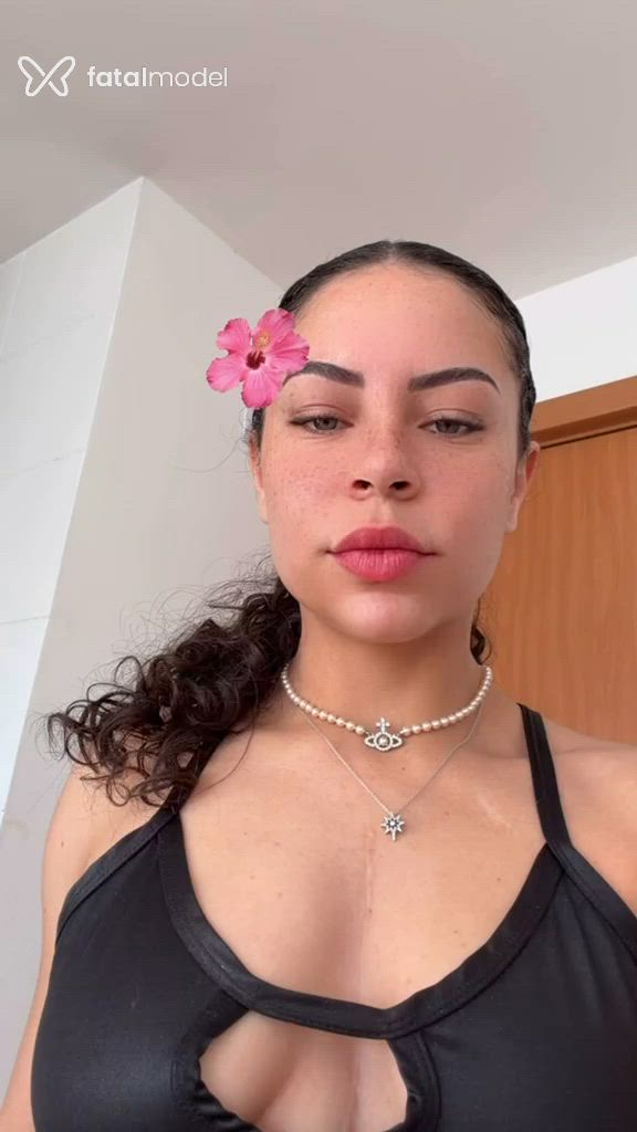 Acompanhante mulher com cabelo castanho de olhos verdes em Jundiaí - Eloise Leclair