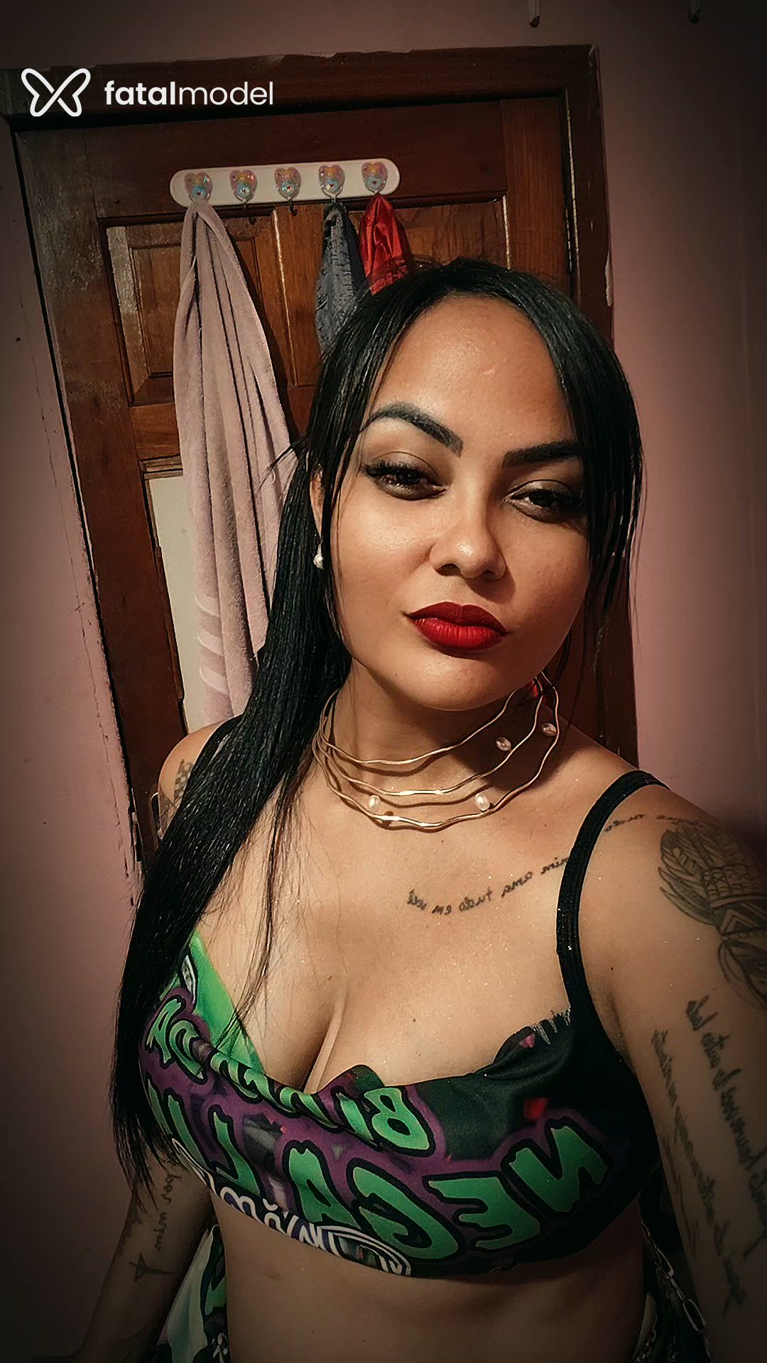 Acompanhante mulher morena (o) de olhos pretos - Alice Dias