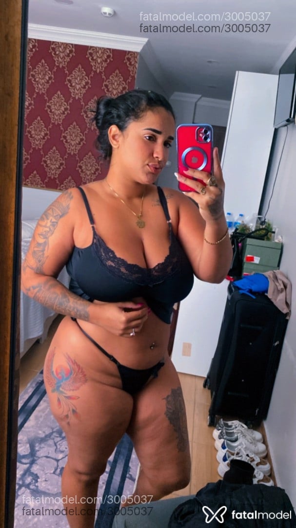 Acompanhante mulher morena (o) de olhos castanhos - Amanda