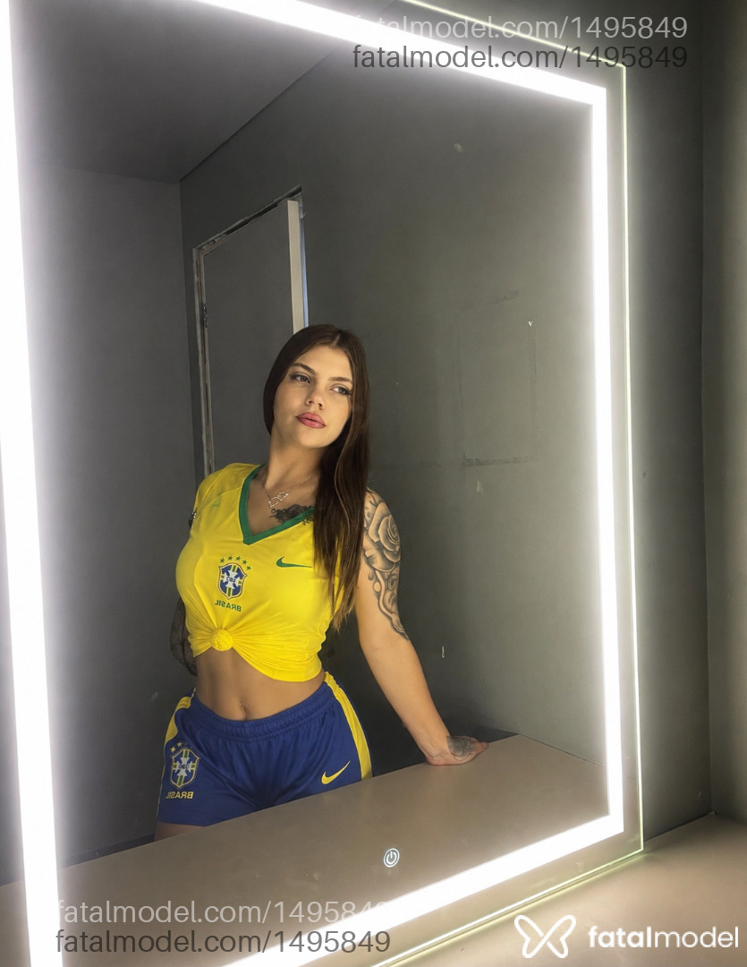 Acompanhante mulher loira (o) de olhos azuis - Bianca