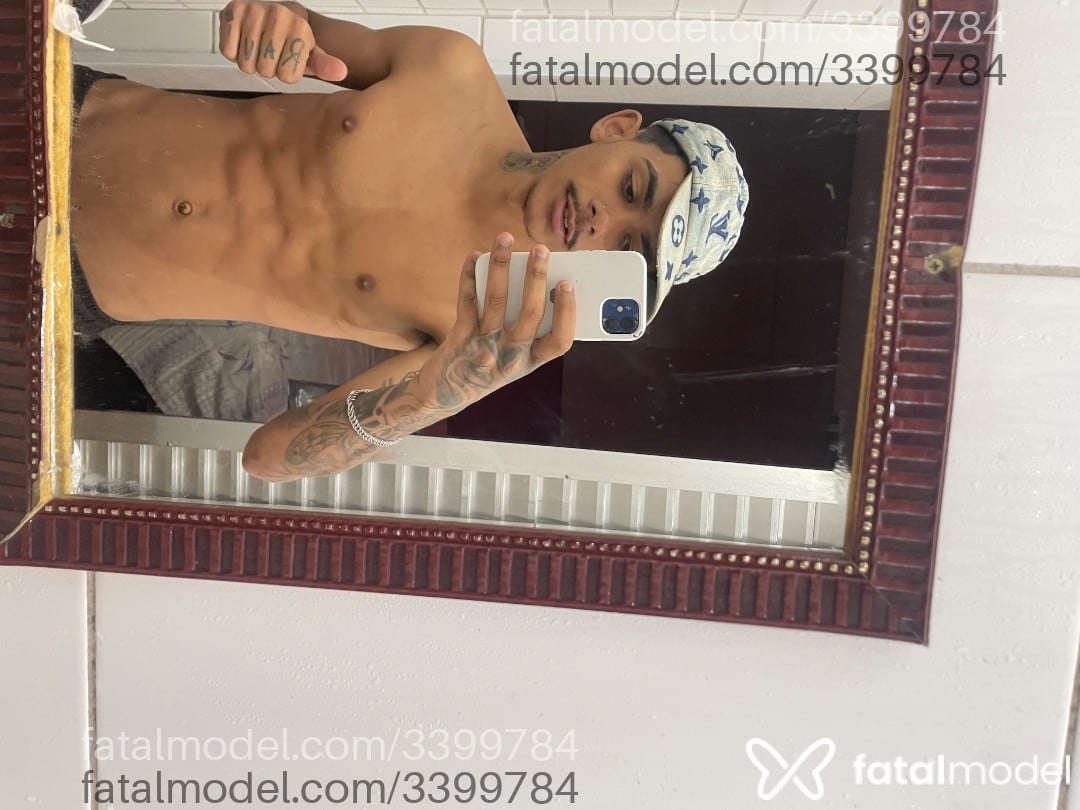 Acompanhante homem com cabelo castanho de olhos pretos em Suzano Acompanhante homem com cabelo castanho de olhos pretos em Suzano - Aladin