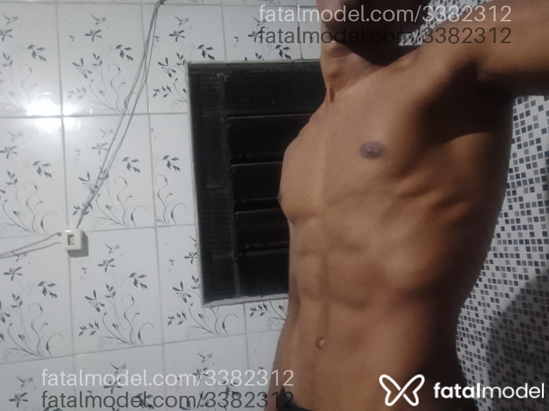 Acompanhante homem morena (o) de olhos castanhos - Mayck