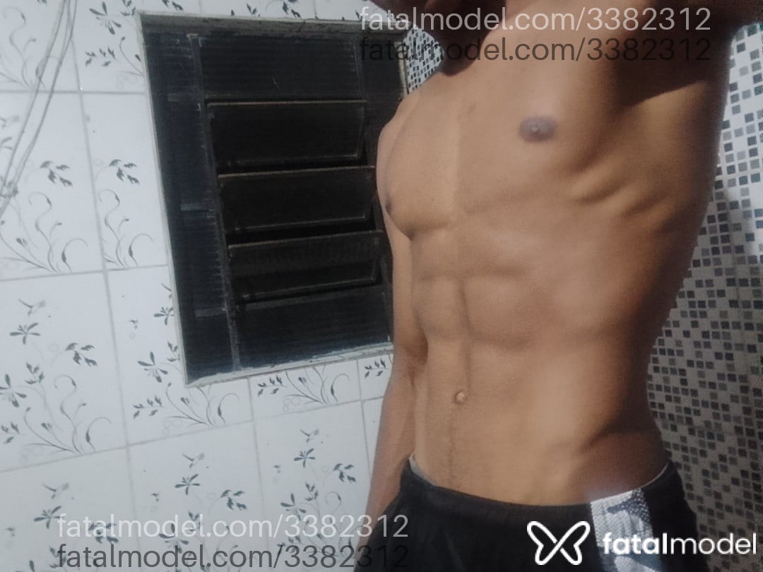 Acompanhante homem morena (o) de olhos castanhos - Mayck