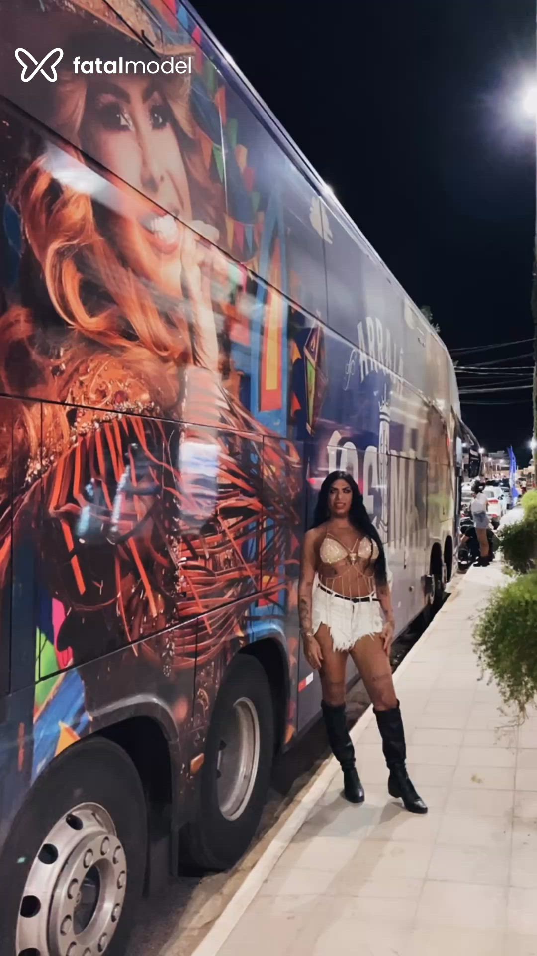 Acompanhante travesti com cabelo castanho de olhos castanhos em Montes Claros Acompanhante travesti com cabelo castanho de olhos castanhos em Montes Claros - Isis Uva