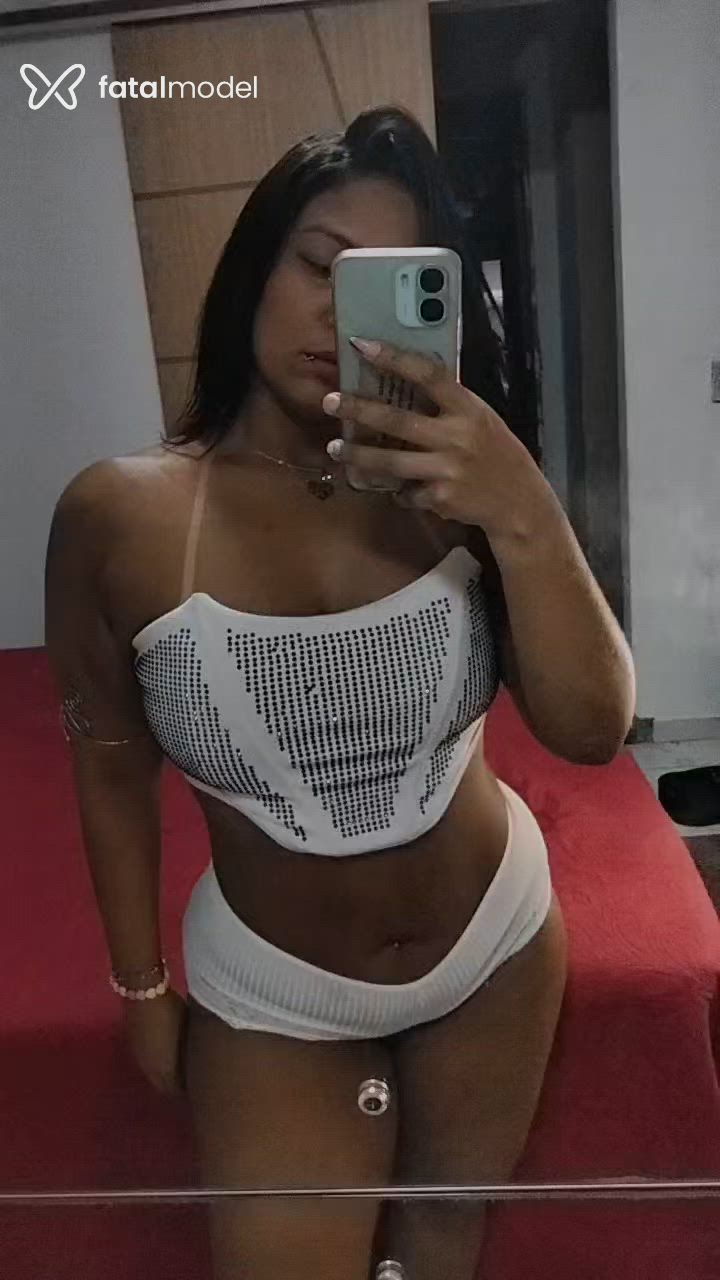 Acompanhante mulher morena (o) de olhos castanhos - Melanie