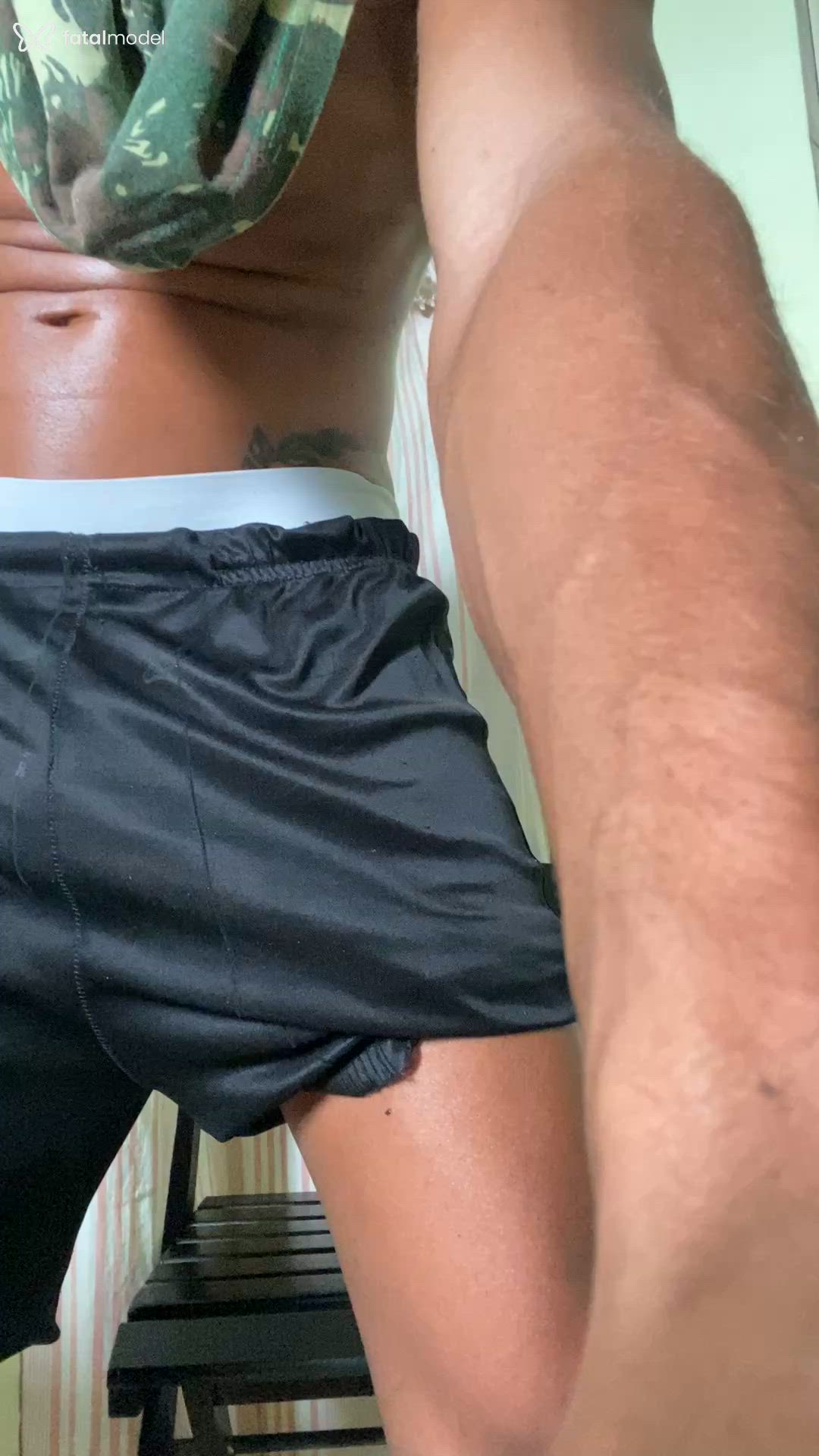 Acompanhante homem com cabelo castanho de olhos castanhos - Alle Lima