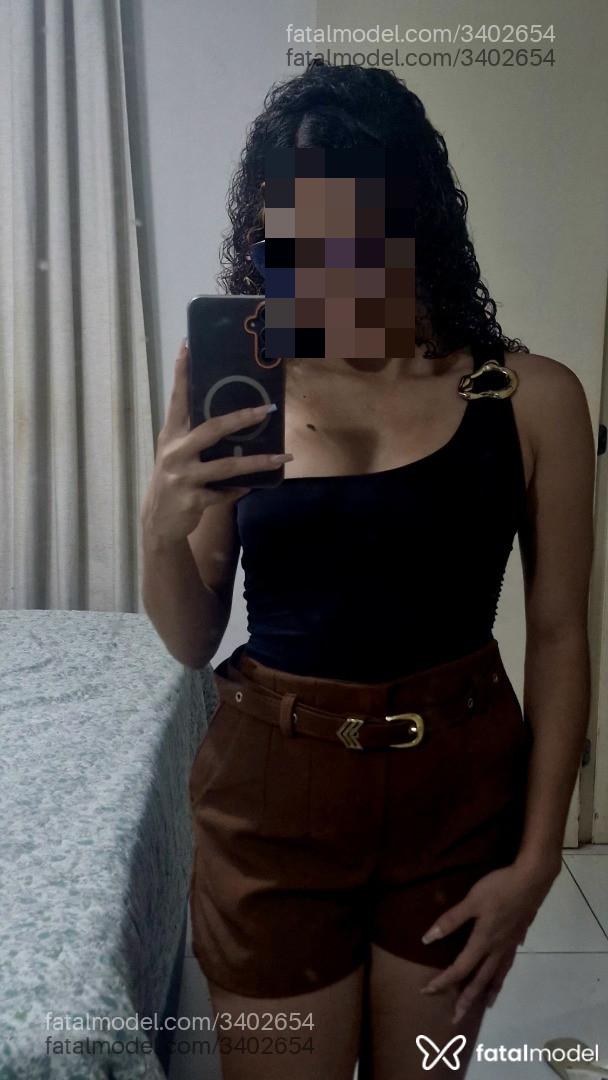 Acompanhante mulher loira (o) de olhos castanhos - Kyra