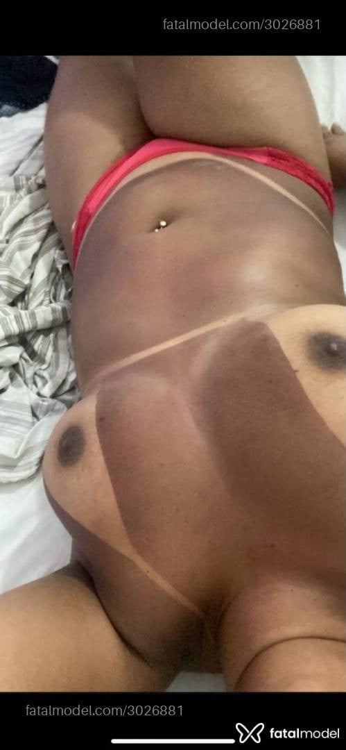 Acompanhante mulher morena (o) de olhos pretos - Melissa Ferrari
