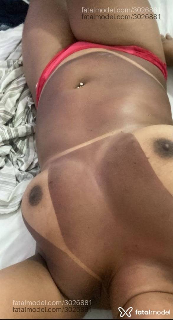 Acompanhante mulher morena (o) de olhos pretos - Melissa Ferrari