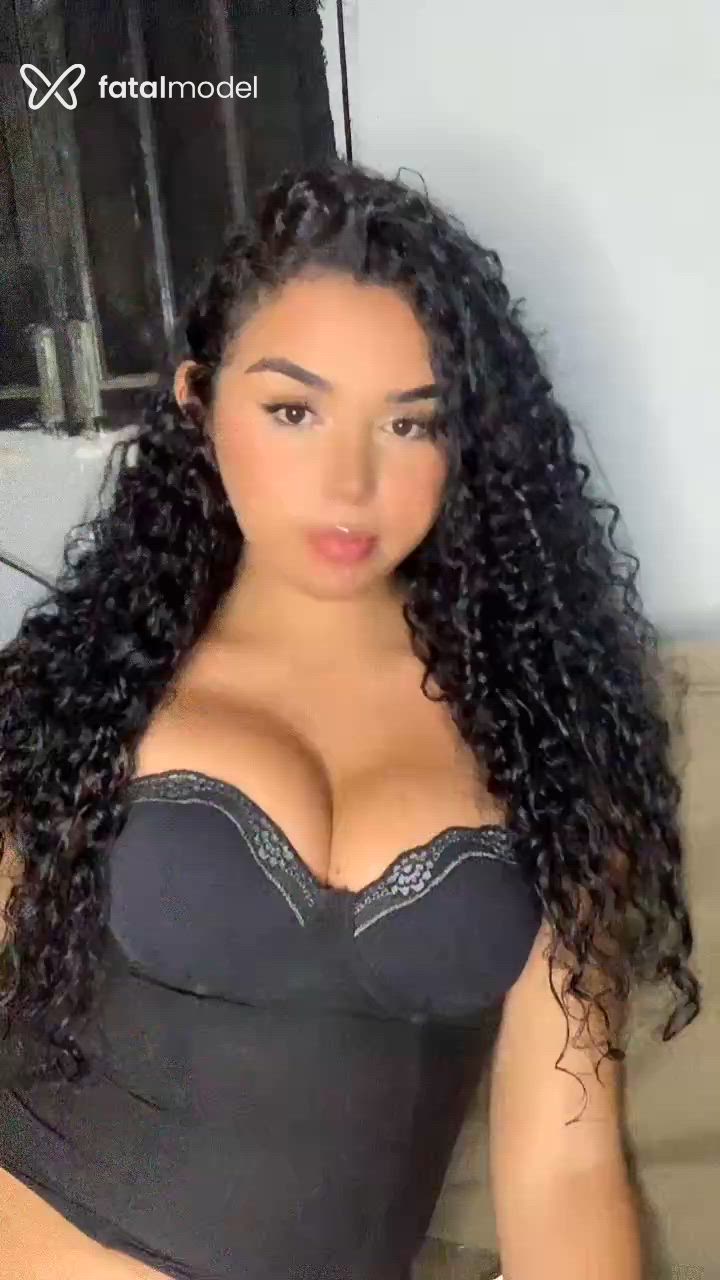 Acompanhante mulher trans morena (o) de olhos pretos - Angel jordann