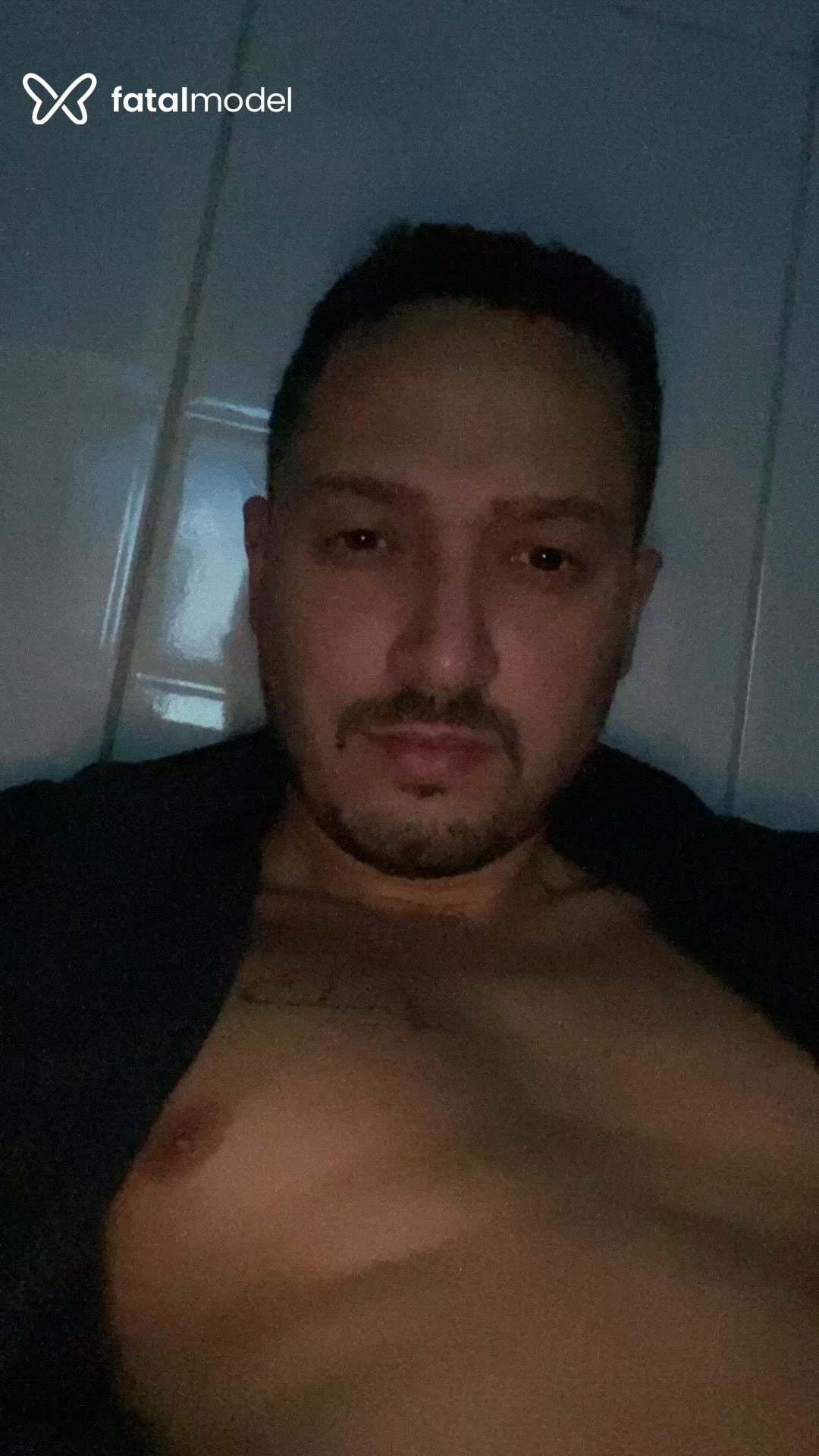 Acompanhante homem com cabelo castanho de olhos castanhos - Felipe Lima Acompanhante homem com cabelo castanho de olhos castanhos - Felipe Lima