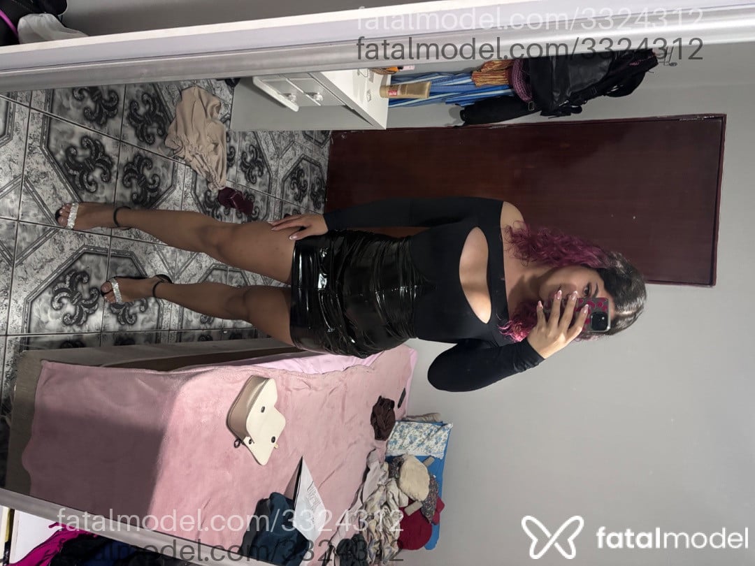 Acompanhante mulher trans com cabelo colorido de olhos castanhos em Sorocaba - Jully Laveneno