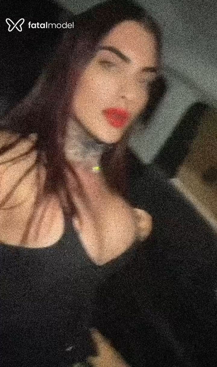 Acompanhante mulher trans morena (o) de olhos azuis - Cassiane Baldo Acompanhante mulher trans morena (o) de olhos azuis - Cassiane Baldo
