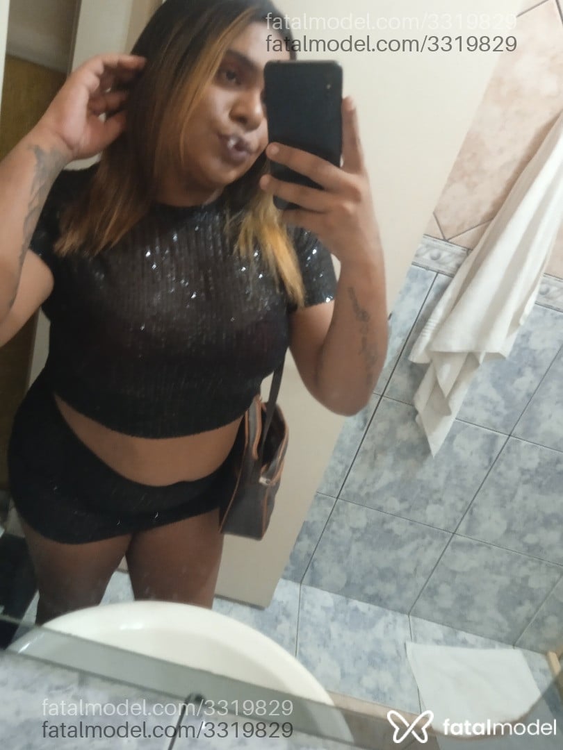 Acompanhante mulher trans loira (o) de olhos pretos em Arapongas - Julia