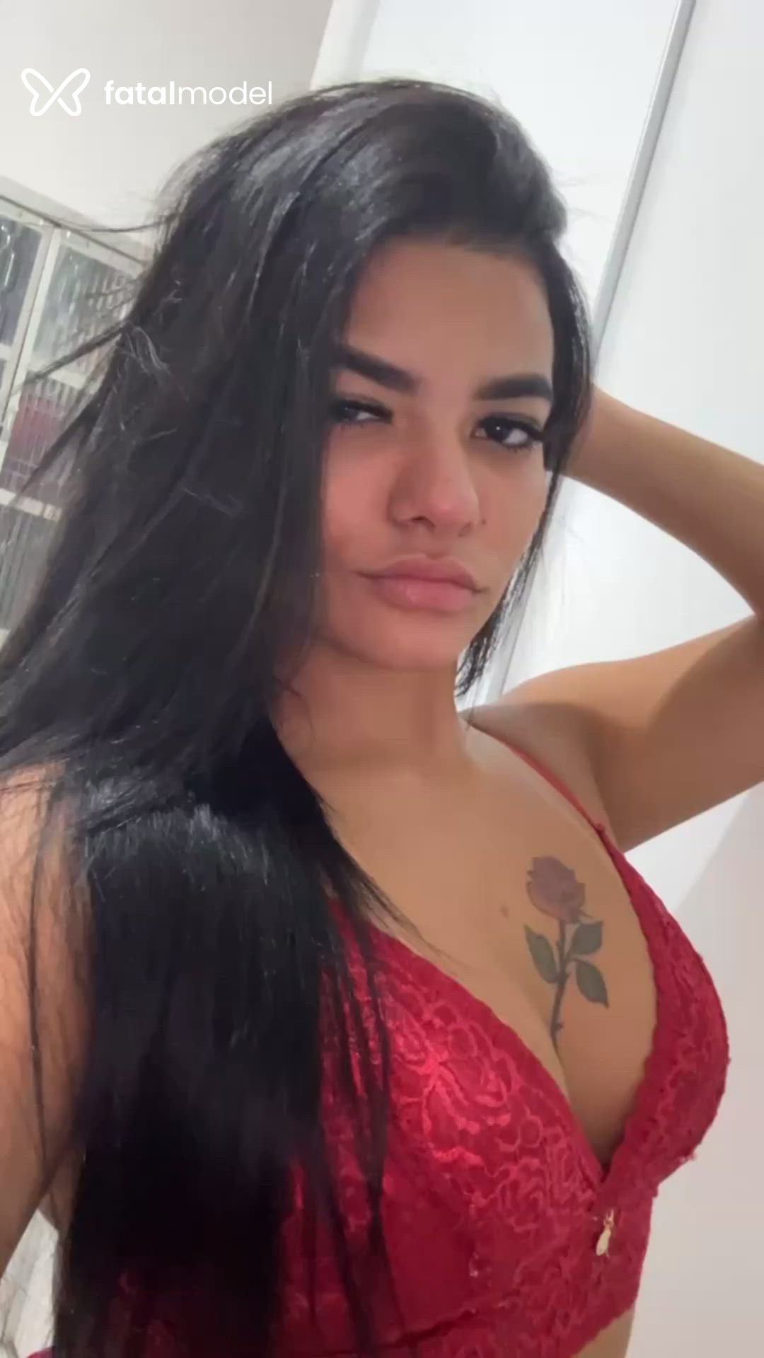 Acompanhante mulher morena (o) de olhos castanhos - Ana Julia Acompanhante mulher morena (o) de olhos castanhos - Ana Julia