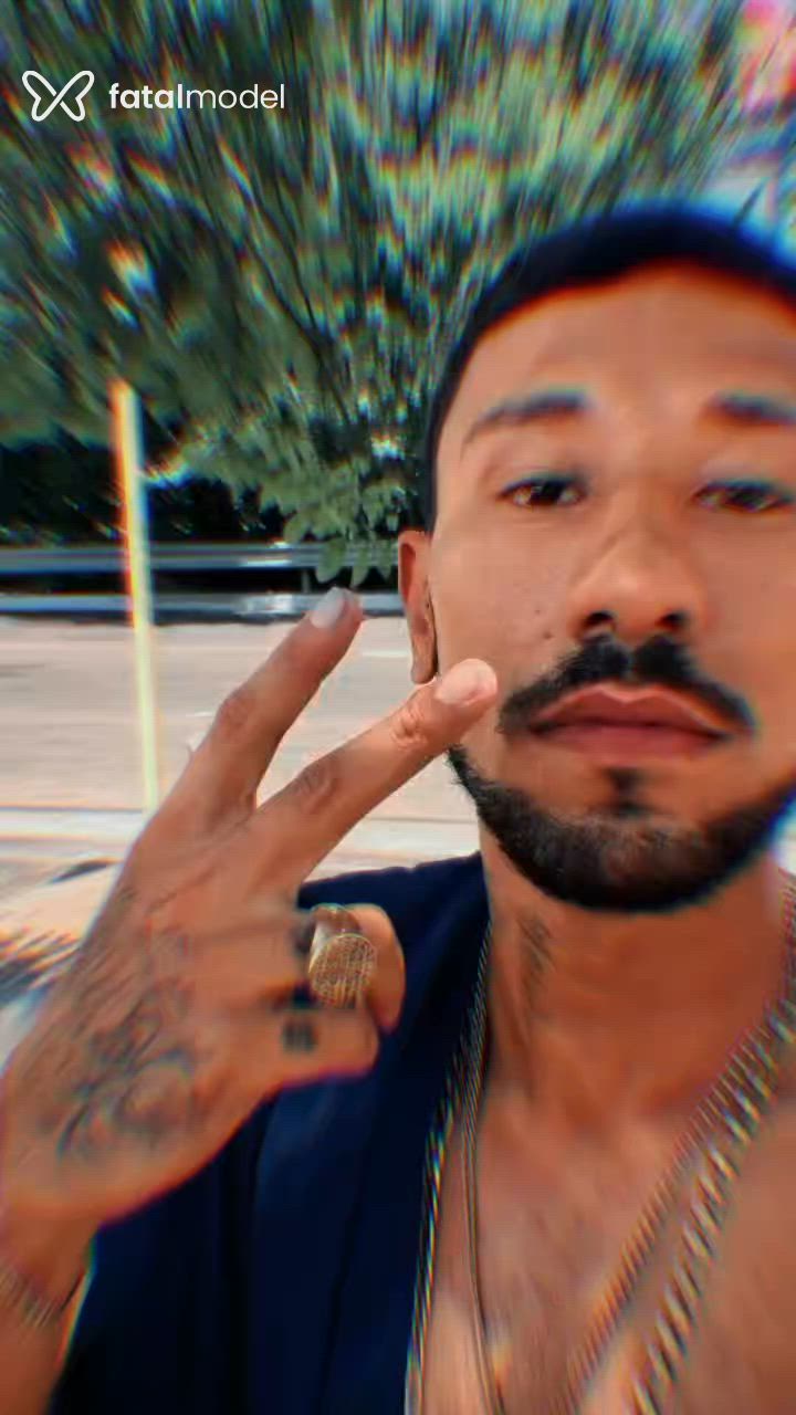 Acompanhante não-binário morena (o) de olhos pretos - Kali