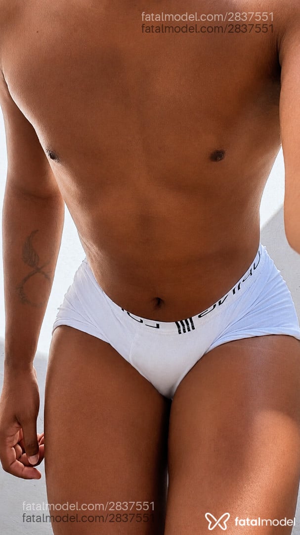 Acompanhante homem trans morena (o) de olhos castanhos - Bryan Piccinatti